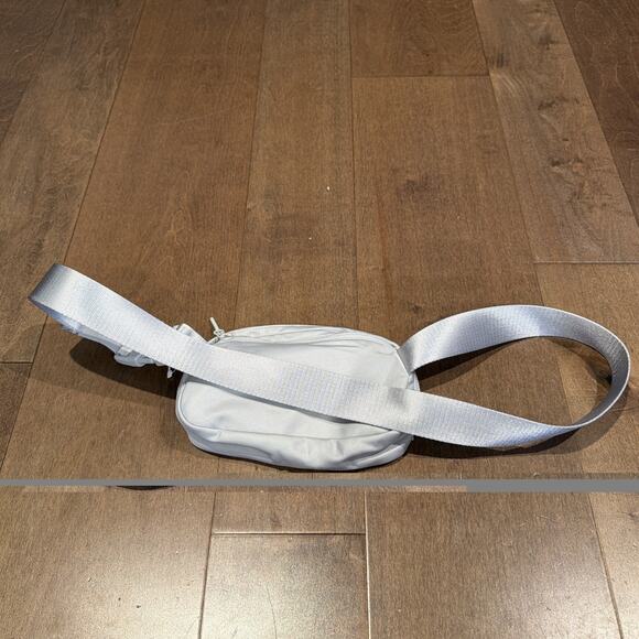 Lululemon Everywhere Belt Bag – Rainbow Logo 1L, Silver, 8"x5", Pre-owned - Picture 3 of 4